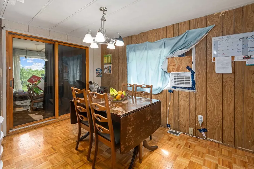 3223 83 Street NW Calgary AB T3B 5P3