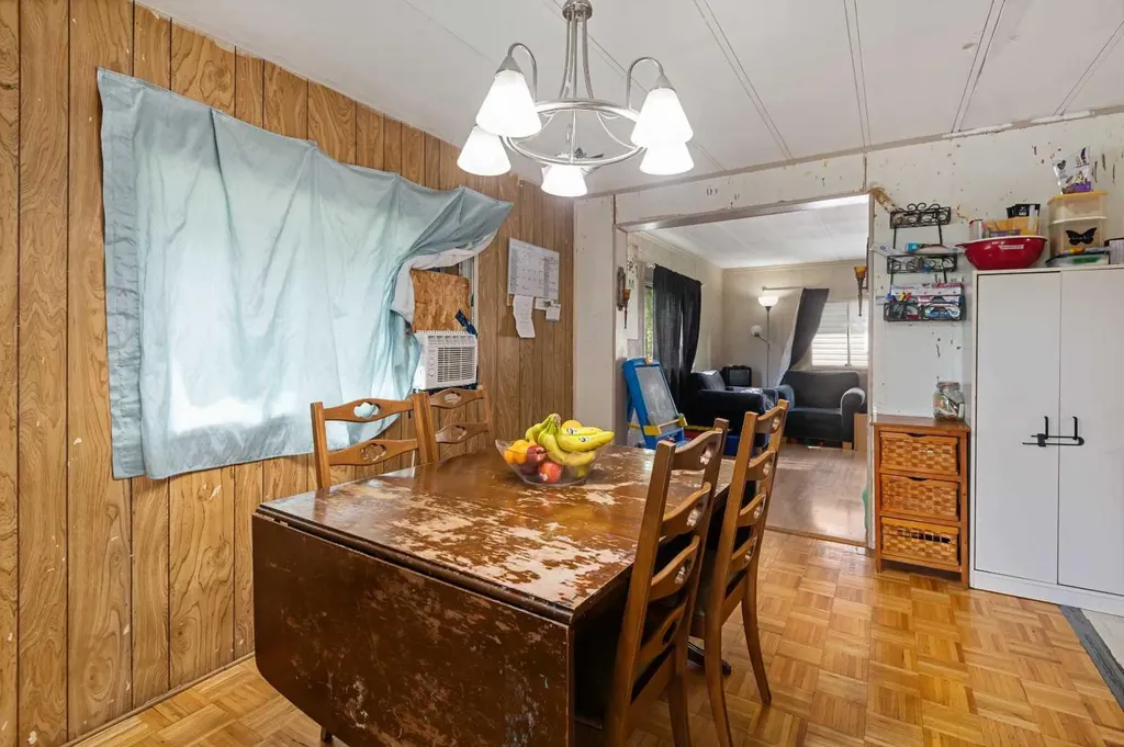 3223 83 Street NW Calgary AB T3B 5P3