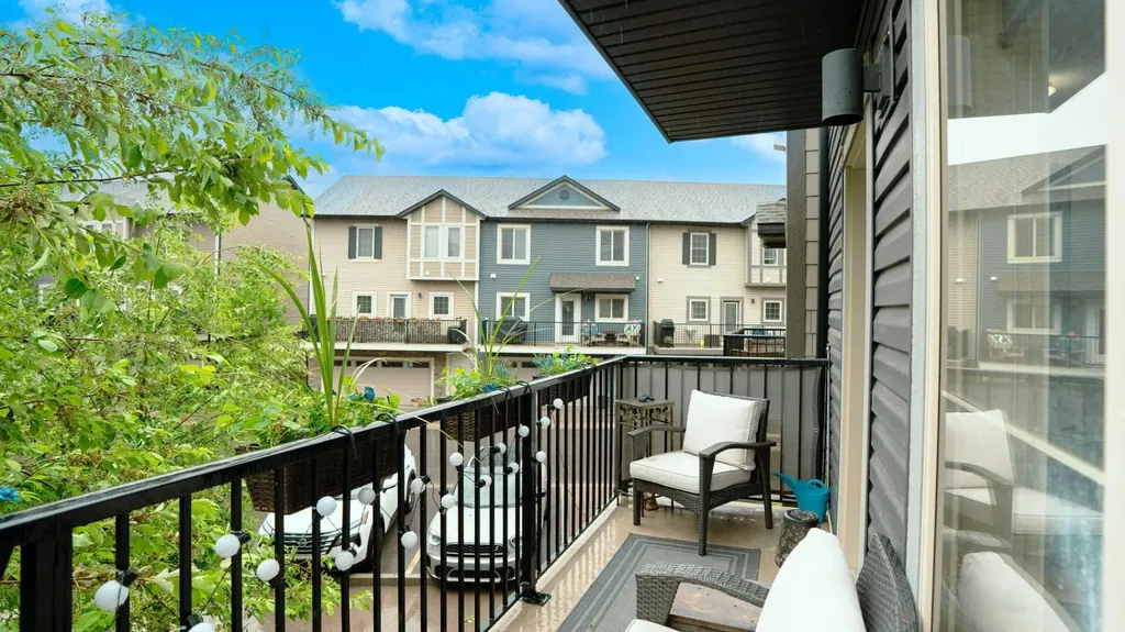 340 Legacy Point SE Calgary AB T2X 3Z3