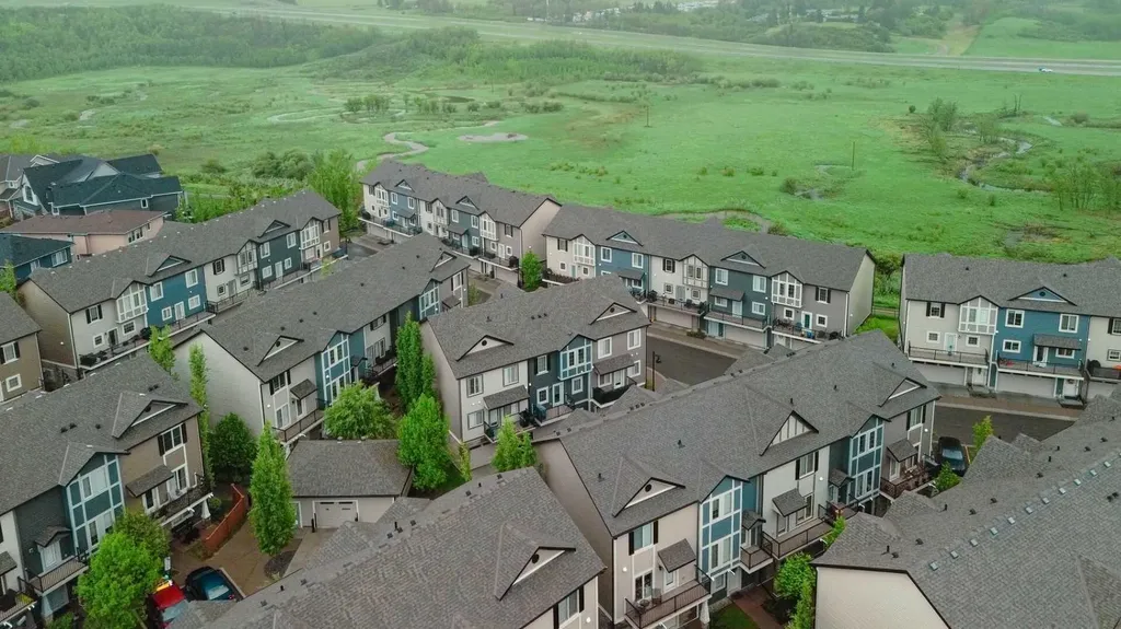340 Legacy Point SE Calgary AB T2X 3Z3
