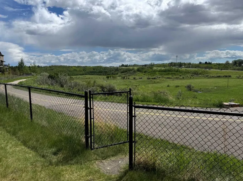 340 Legacy Point SE Calgary AB T2X 3Z3