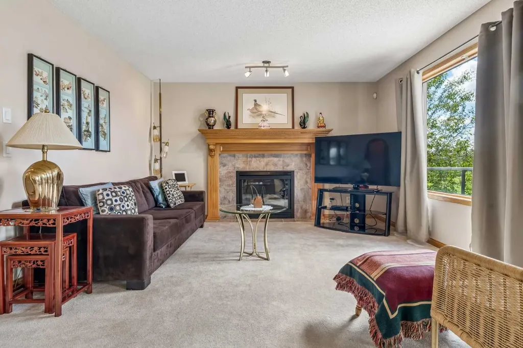 127 Edgeridge Close NW Calgary AB T3A 6K4