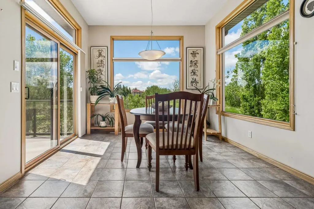 127 Edgeridge Close NW Calgary AB T3A 6K4