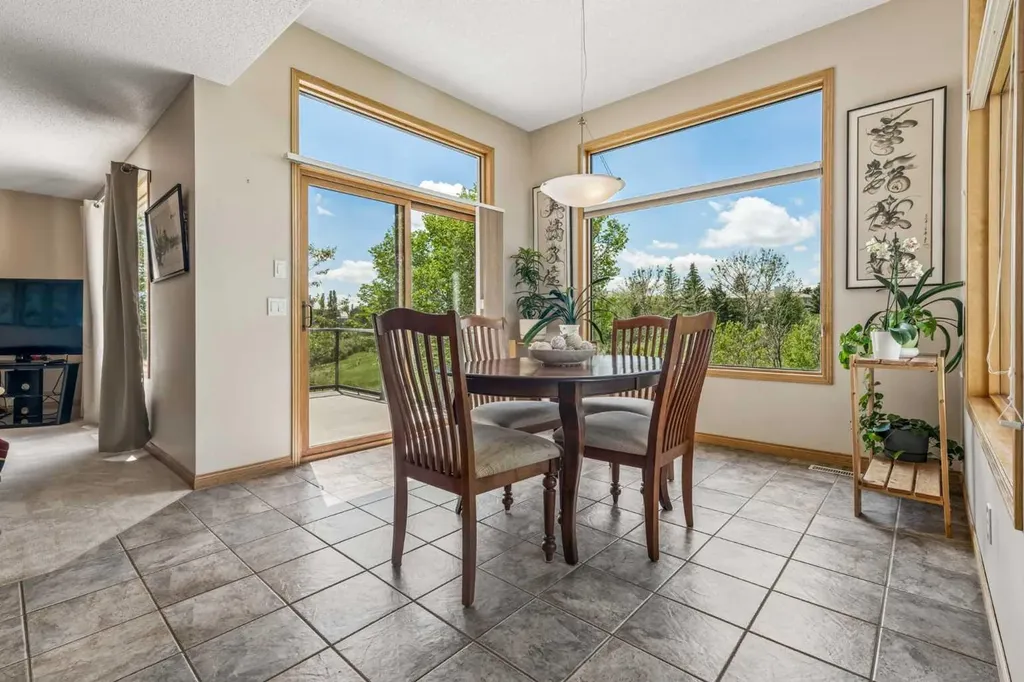 127 Edgeridge Close NW Calgary AB T3A 6K4