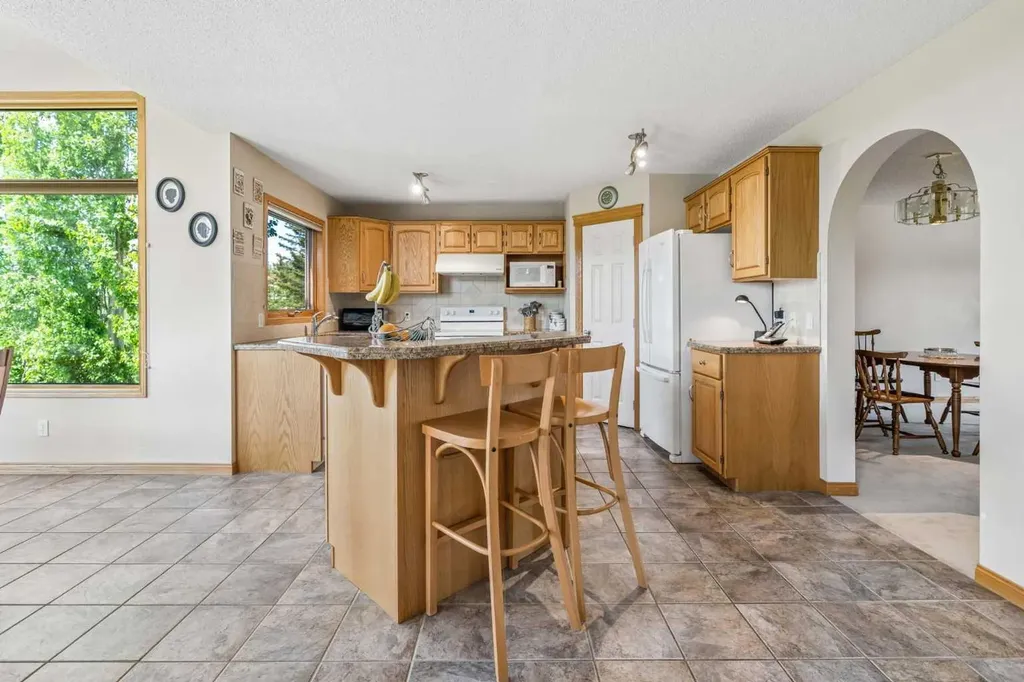 127 Edgeridge Close NW Calgary AB T3A 6K4