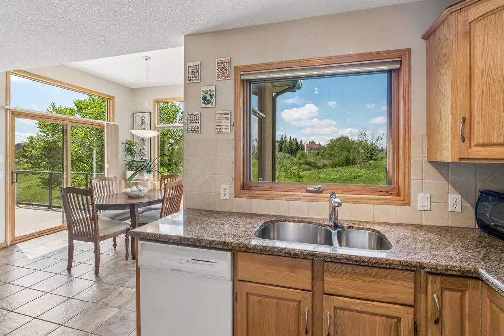 127 Edgeridge Close NW Calgary AB T3A 6K4