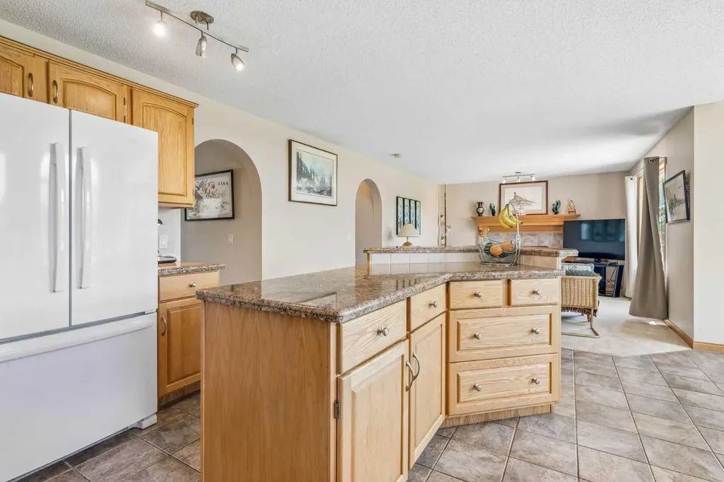 127 Edgeridge Close NW Calgary AB T3A 6K4