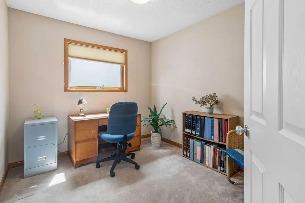 127 Edgeridge Close NW Calgary AB T3A 6K4