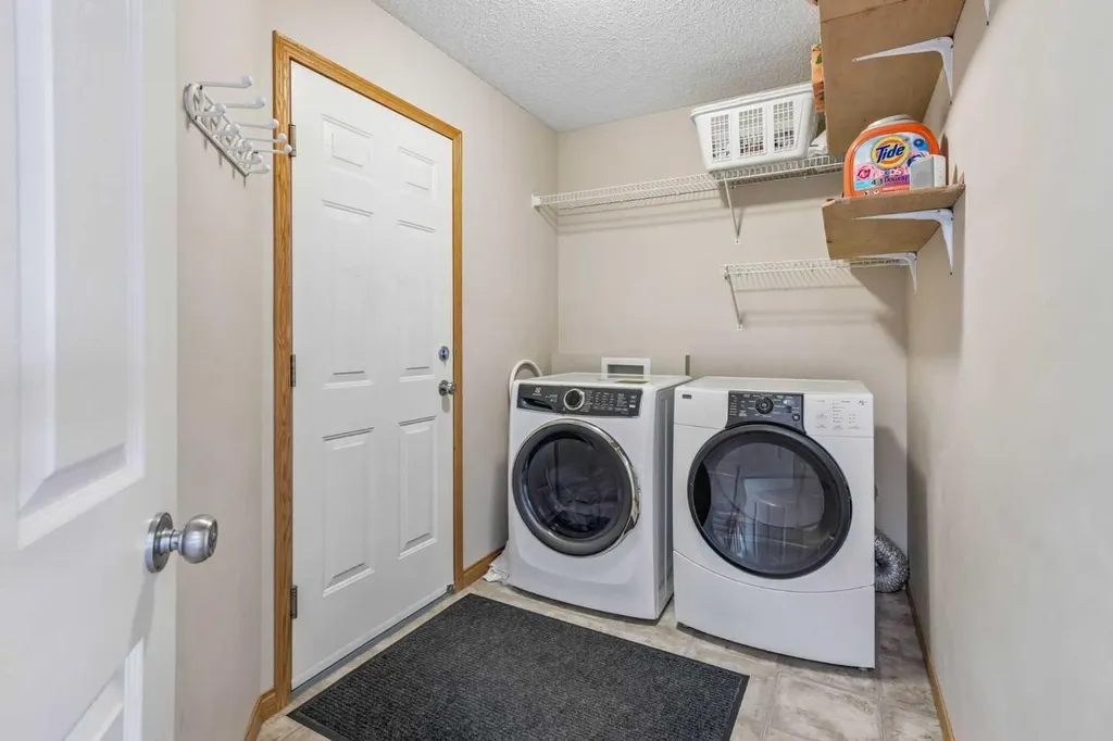 127 Edgeridge Close NW Calgary AB T3A 6K4