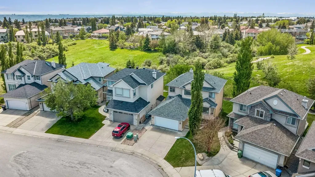 127 Edgeridge Close NW Calgary AB T3A 6K4
