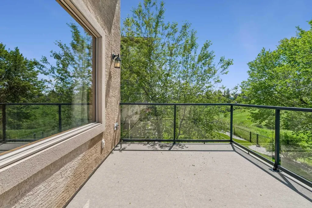 127 Edgeridge Close NW Calgary AB T3A 6K4