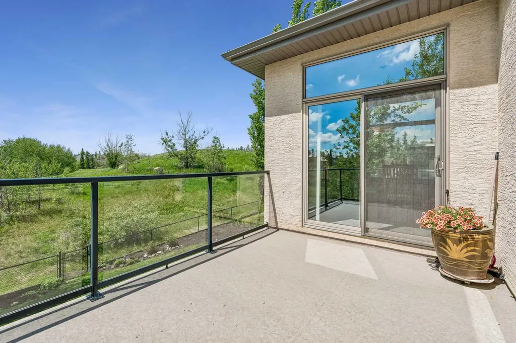 127 Edgeridge Close NW Calgary AB T3A 6K4