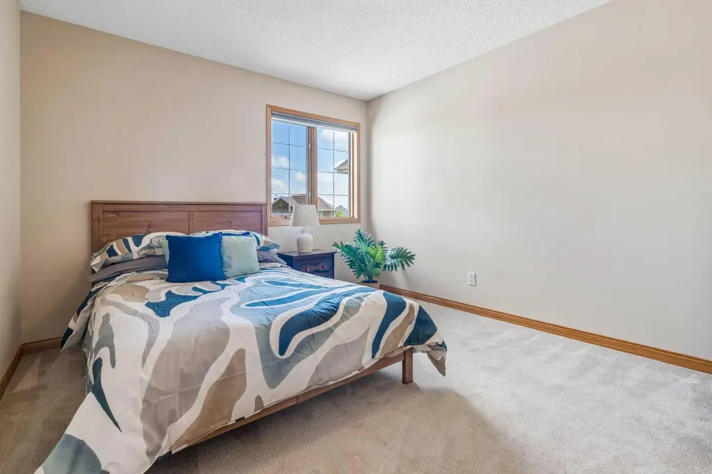 127 Edgeridge Close NW Calgary AB T3A 6K4