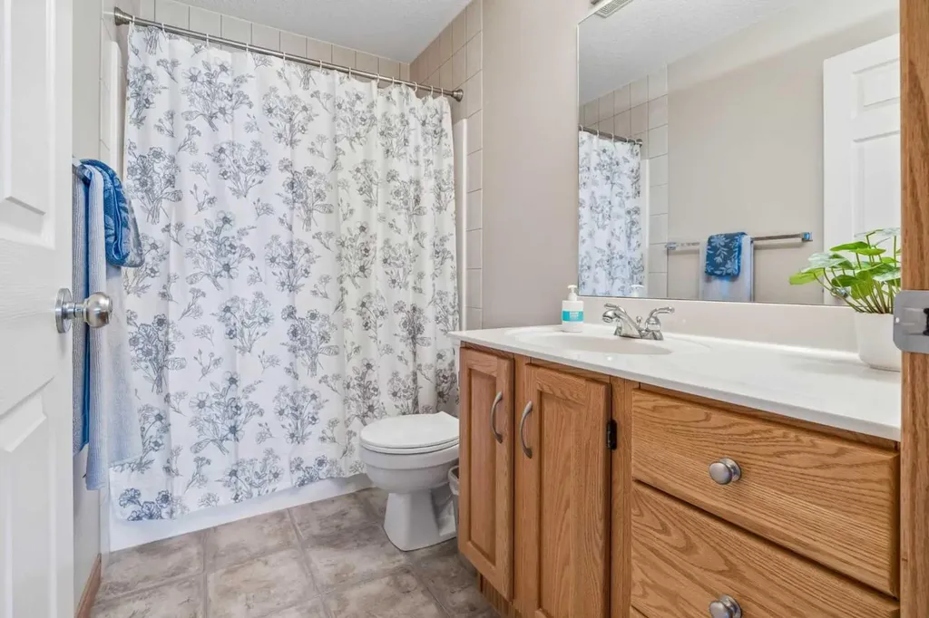 127 Edgeridge Close NW Calgary AB T3A 6K4
