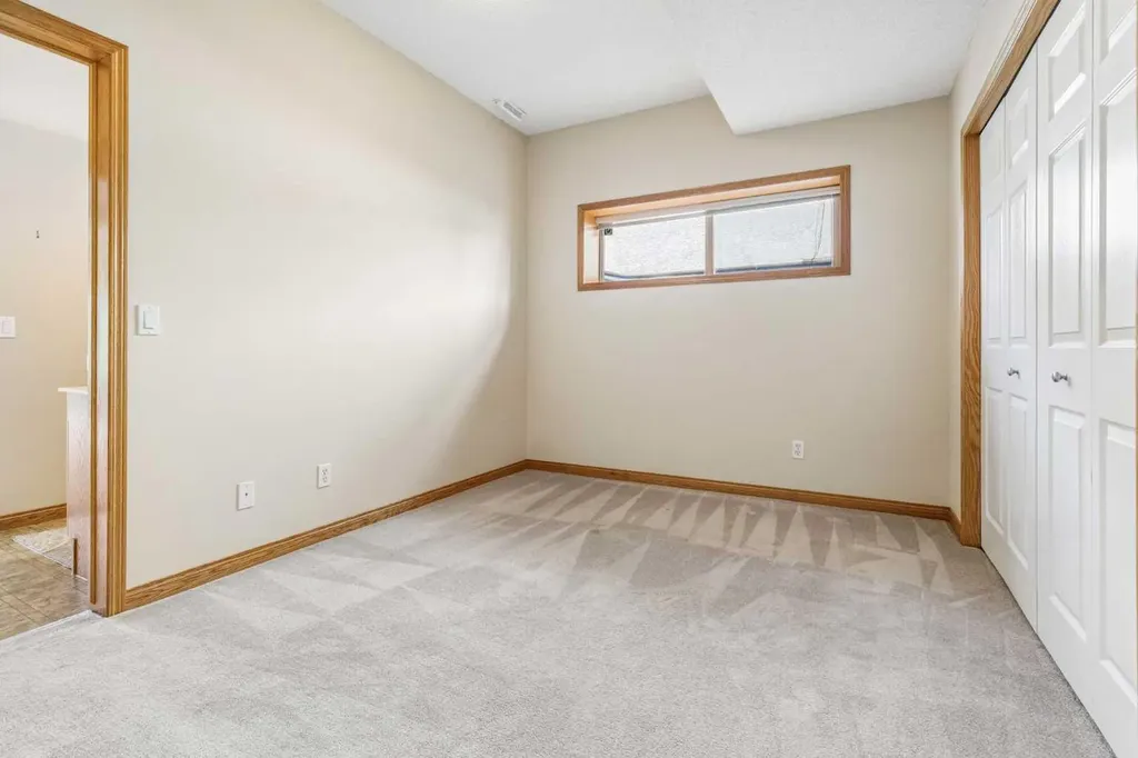 127 Edgeridge Close NW Calgary AB T3A 6K4