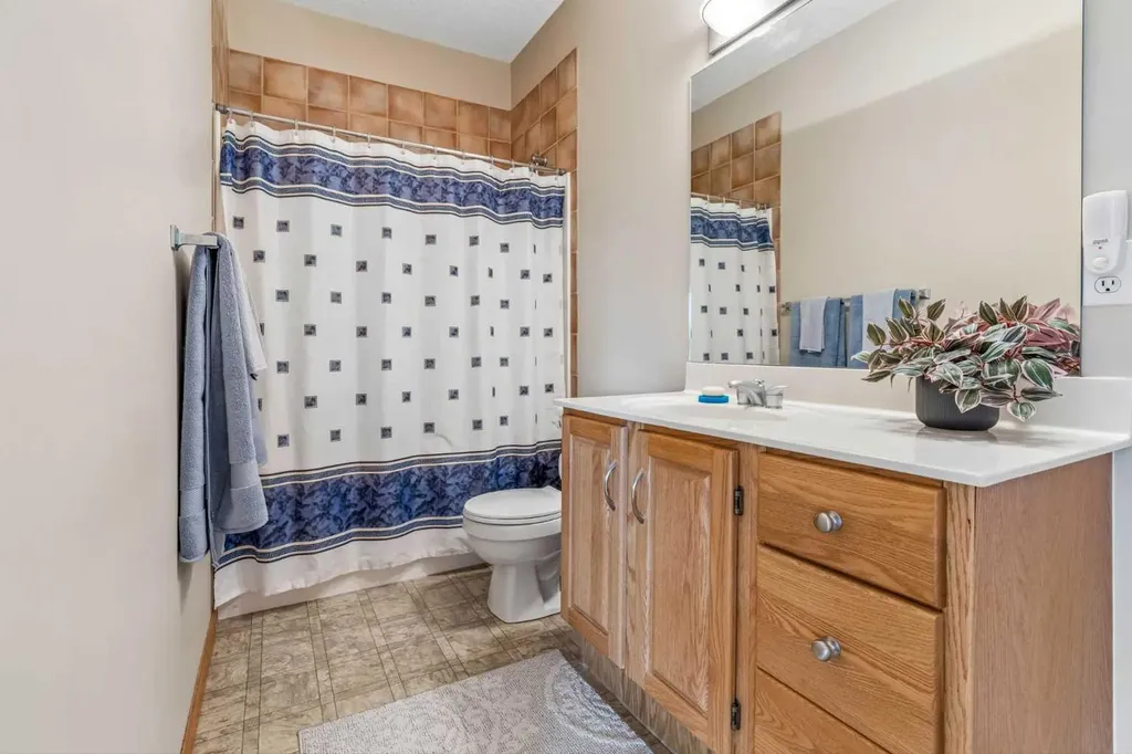 127 Edgeridge Close NW Calgary AB T3A 6K4