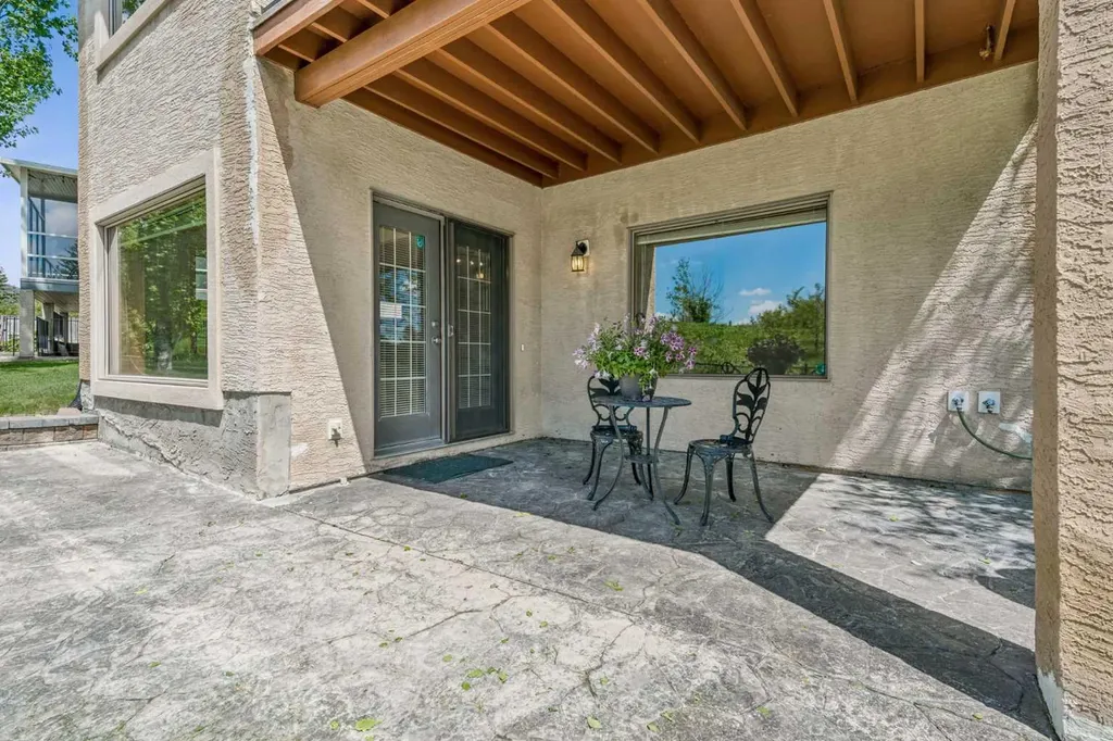 127 Edgeridge Close NW Calgary AB T3A 6K4