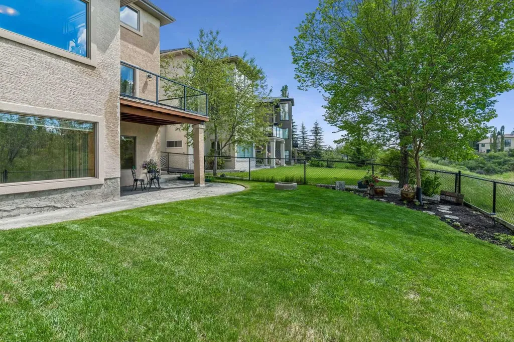 127 Edgeridge Close NW Calgary AB T3A 6K4