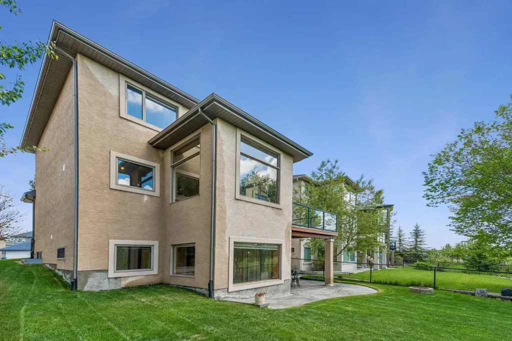 127 Edgeridge Close NW Calgary AB T3A 6K4