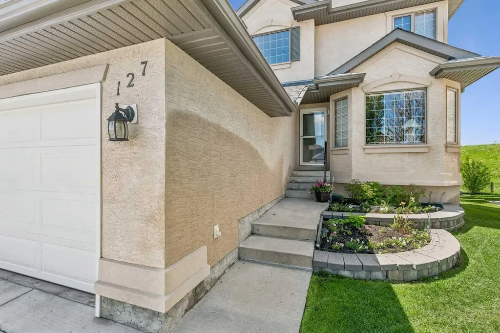127 Edgeridge Close NW Calgary AB T3A 6K4
