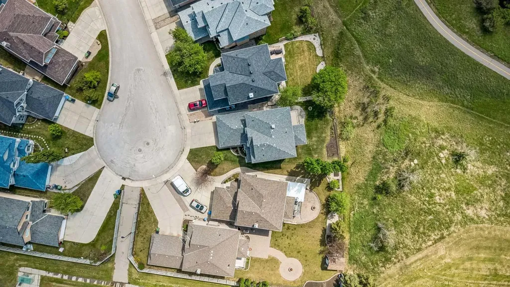127 Edgeridge Close NW Calgary AB T3A 6K4