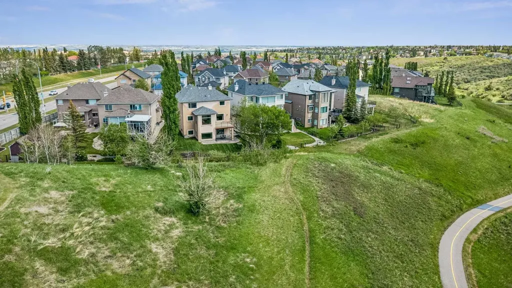 127 Edgeridge Close NW Calgary AB T3A 6K4