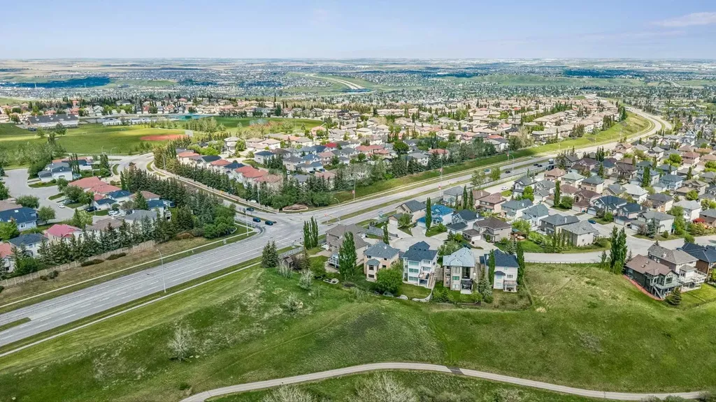 127 Edgeridge Close NW Calgary AB T3A 6K4
