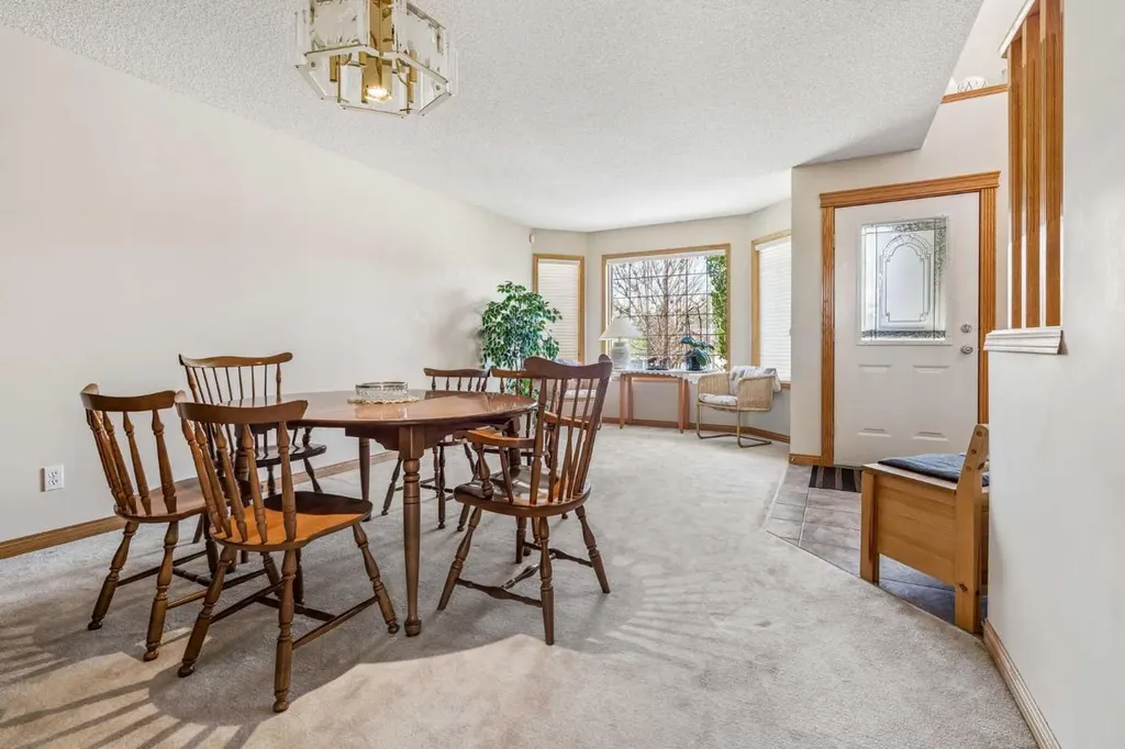 127 Edgeridge Close NW Calgary AB T3A 6K4