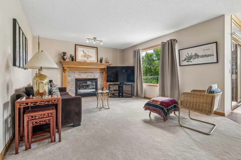 127 Edgeridge Close NW Calgary AB T3A 6K4
