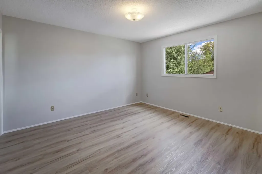 9 Maple Leaf Road Strathmore AB T1P 1G6