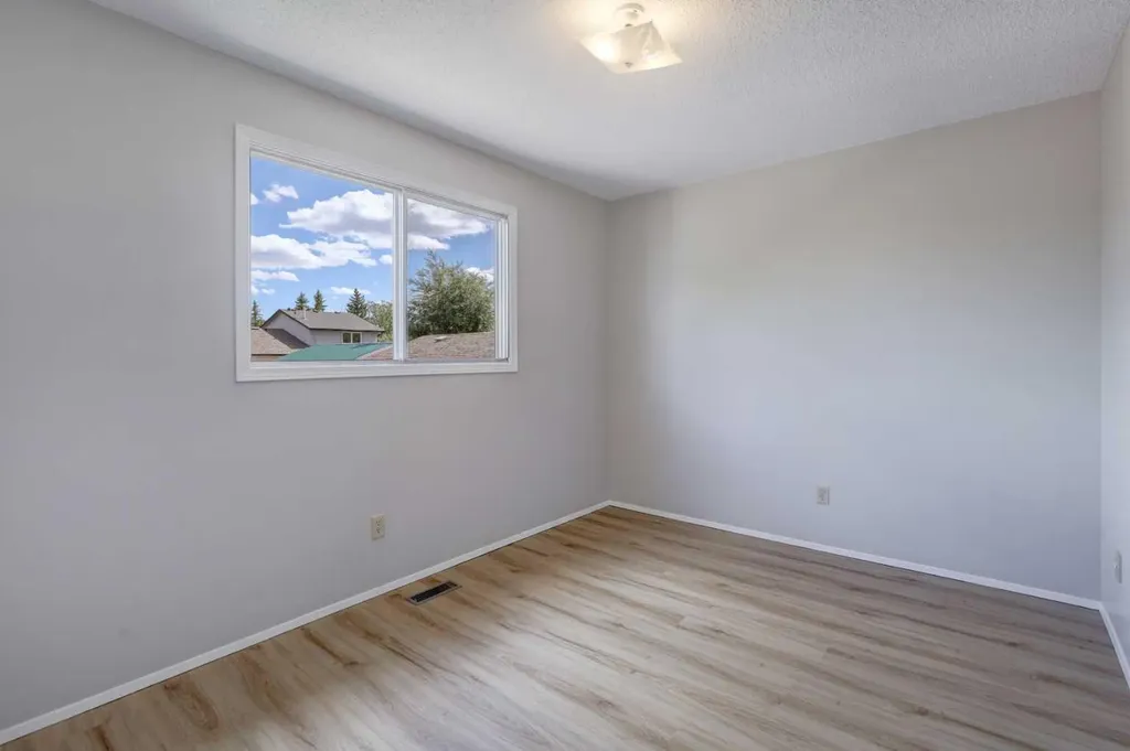 9 Maple Leaf Road Strathmore AB T1P 1G6