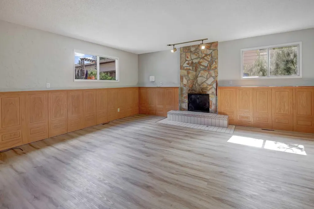 9 Maple Leaf Road Strathmore AB T1P 1G6