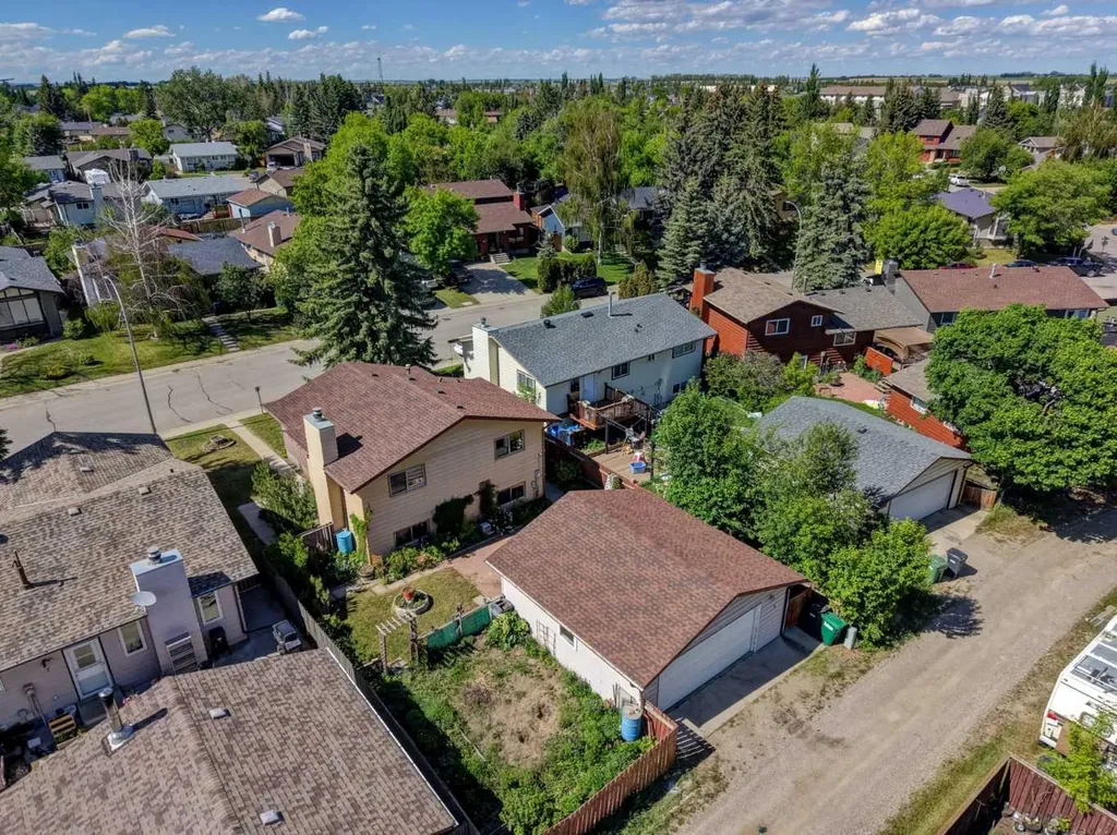 9 Maple Leaf Road Strathmore AB T1P 1G6