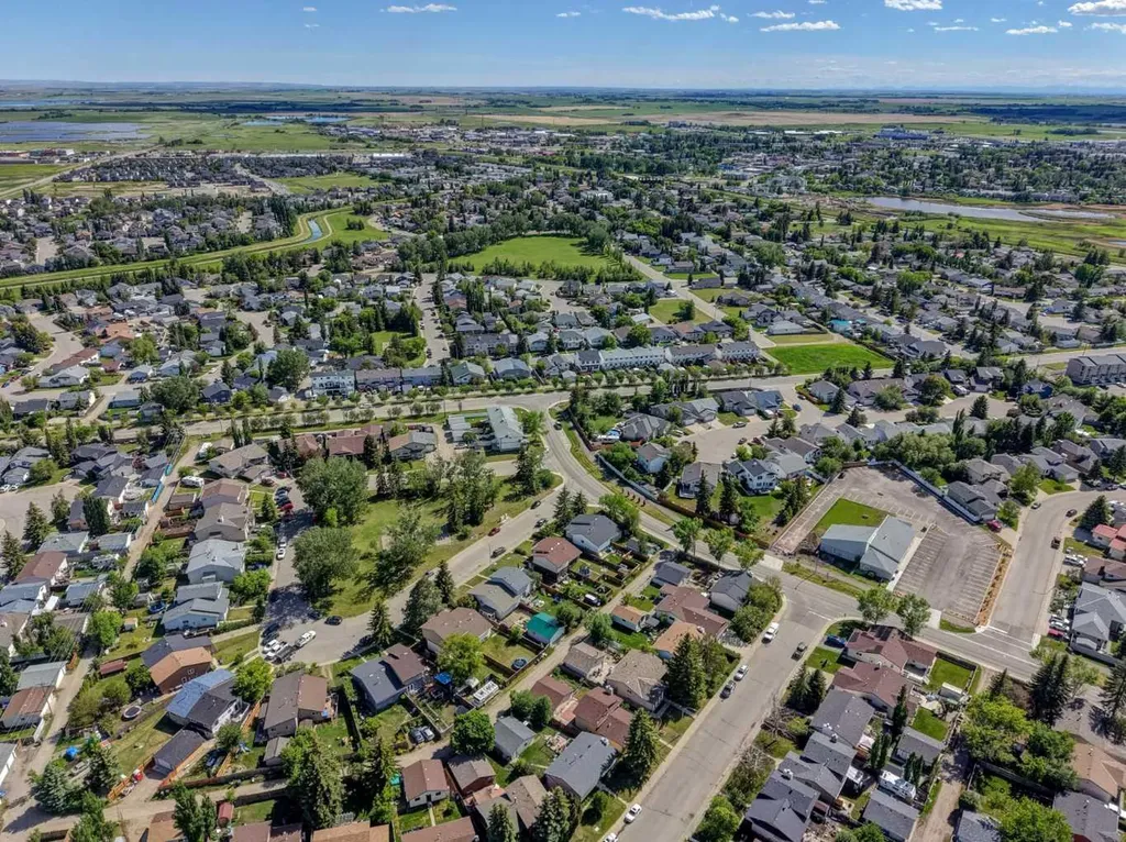 9 Maple Leaf Road Strathmore AB T1P 1G6