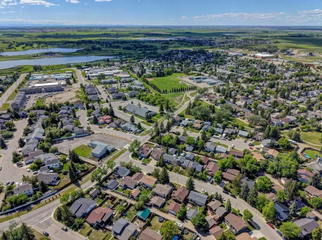 9 Maple Leaf Road Strathmore AB T1P 1G6