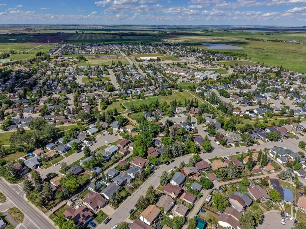 9 Maple Leaf Road Strathmore AB T1P 1G6