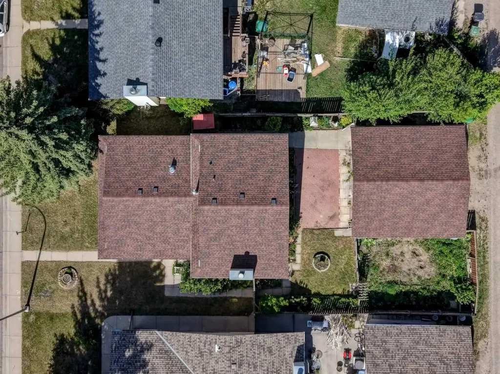9 Maple Leaf Road Strathmore AB T1P 1G6