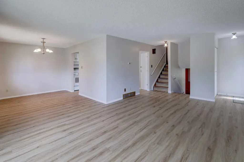 9 Maple Leaf Road Strathmore AB T1P 1G6