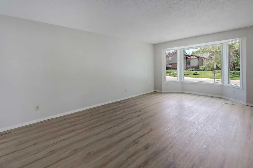 9 Maple Leaf Road Strathmore AB T1P 1G6