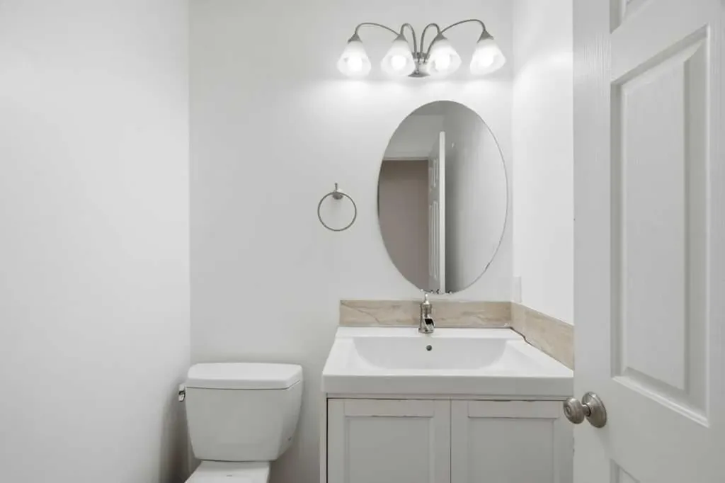 690 Coventry Drive NE Calgary AB T3H 4M3