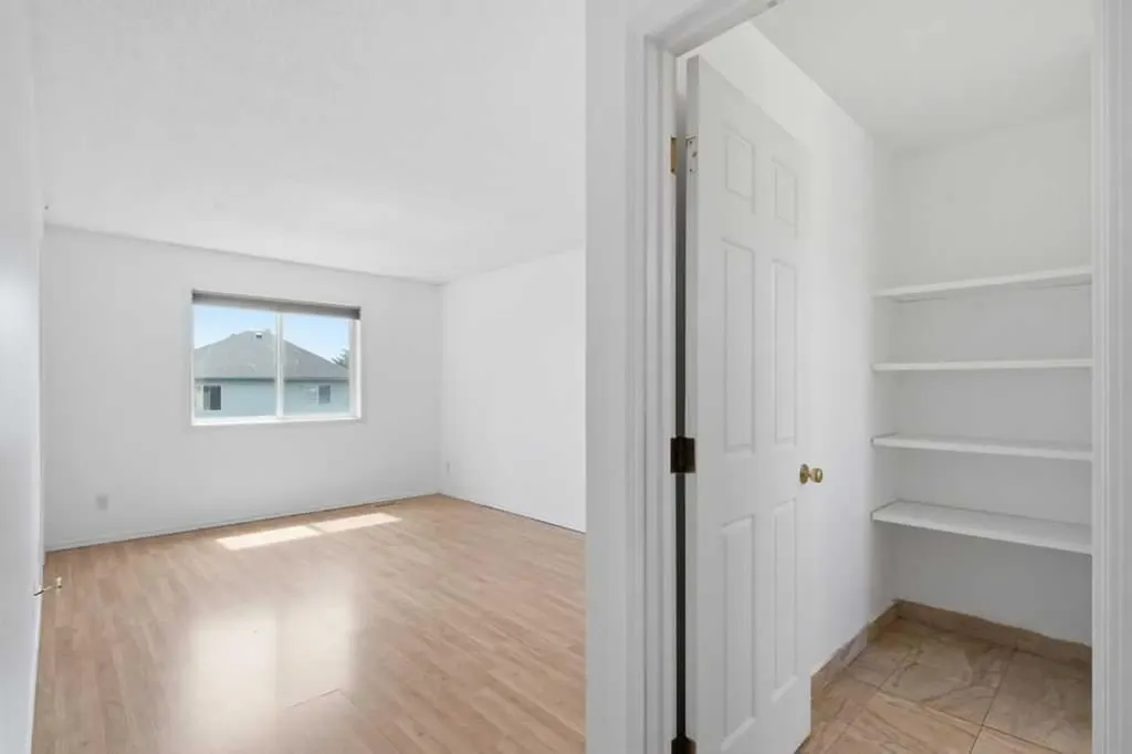 690 Coventry Drive NE Calgary AB T3H 4M3
