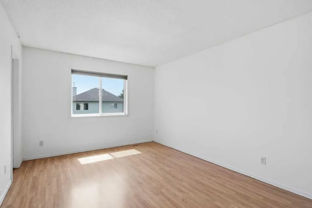 690 Coventry Drive NE Calgary AB T3H 4M3