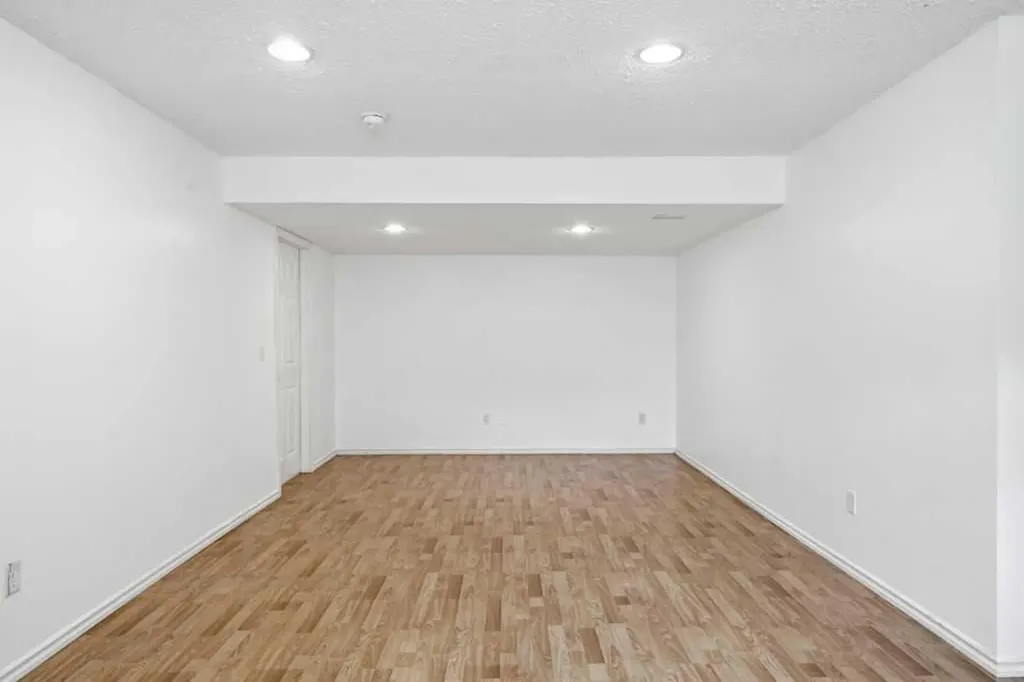 690 Coventry Drive NE Calgary AB T3H 4M3