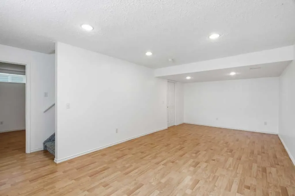 690 Coventry Drive NE Calgary AB T3H 4M3