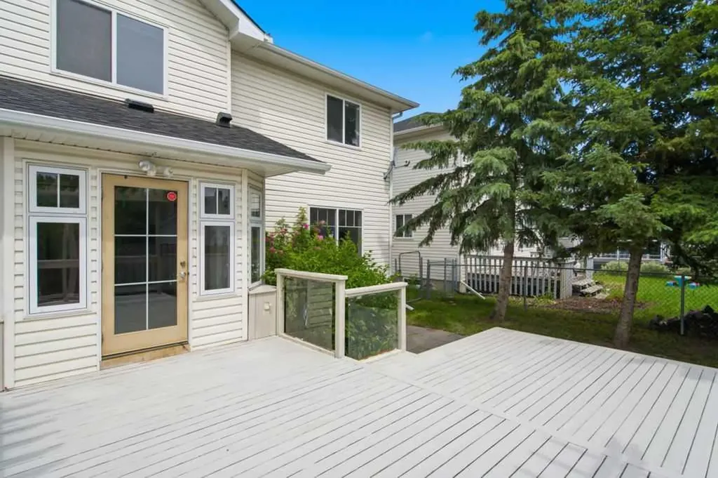 690 Coventry Drive NE Calgary AB T3H 4M3