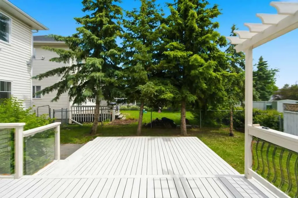 690 Coventry Drive NE Calgary AB T3H 4M3