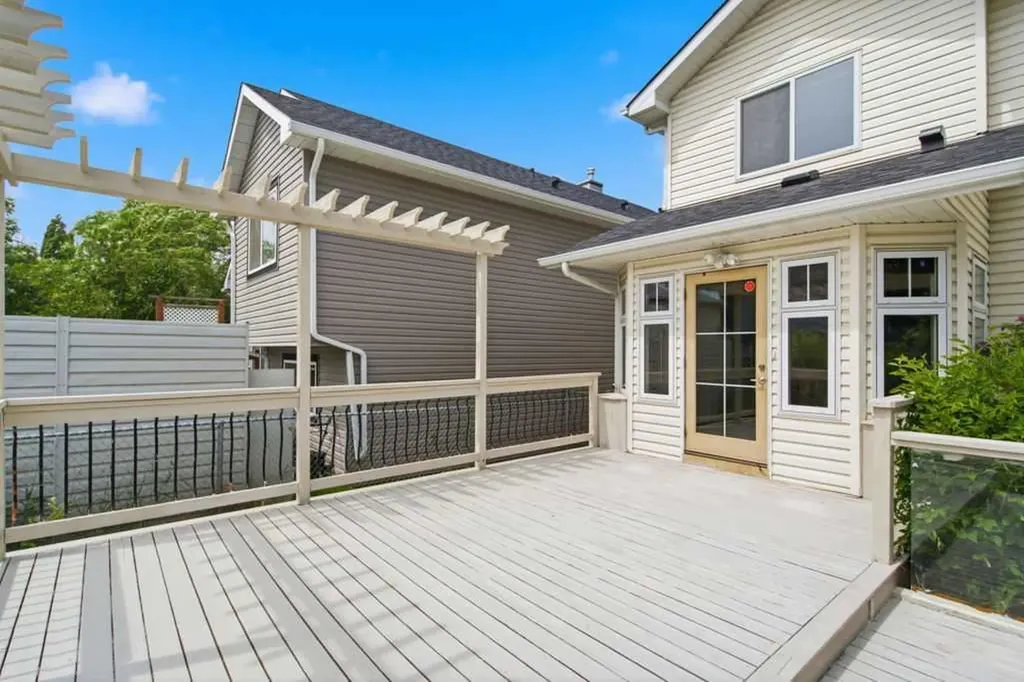 690 Coventry Drive NE Calgary AB T3H 4M3