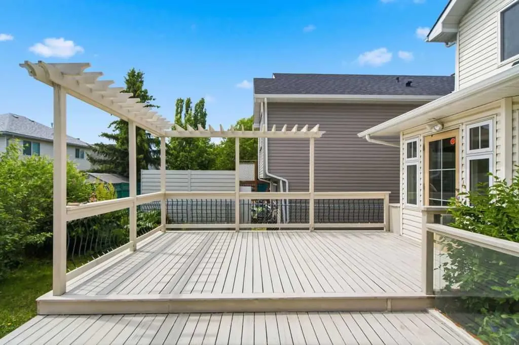 690 Coventry Drive NE Calgary AB T3H 4M3
