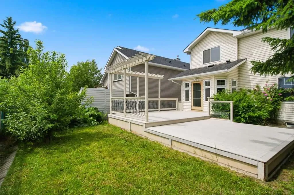 690 Coventry Drive NE Calgary AB T3H 4M3