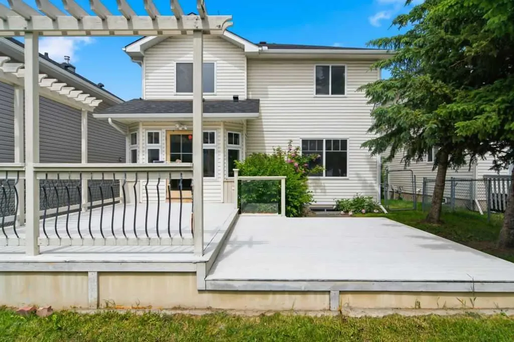 690 Coventry Drive NE Calgary AB T3H 4M3